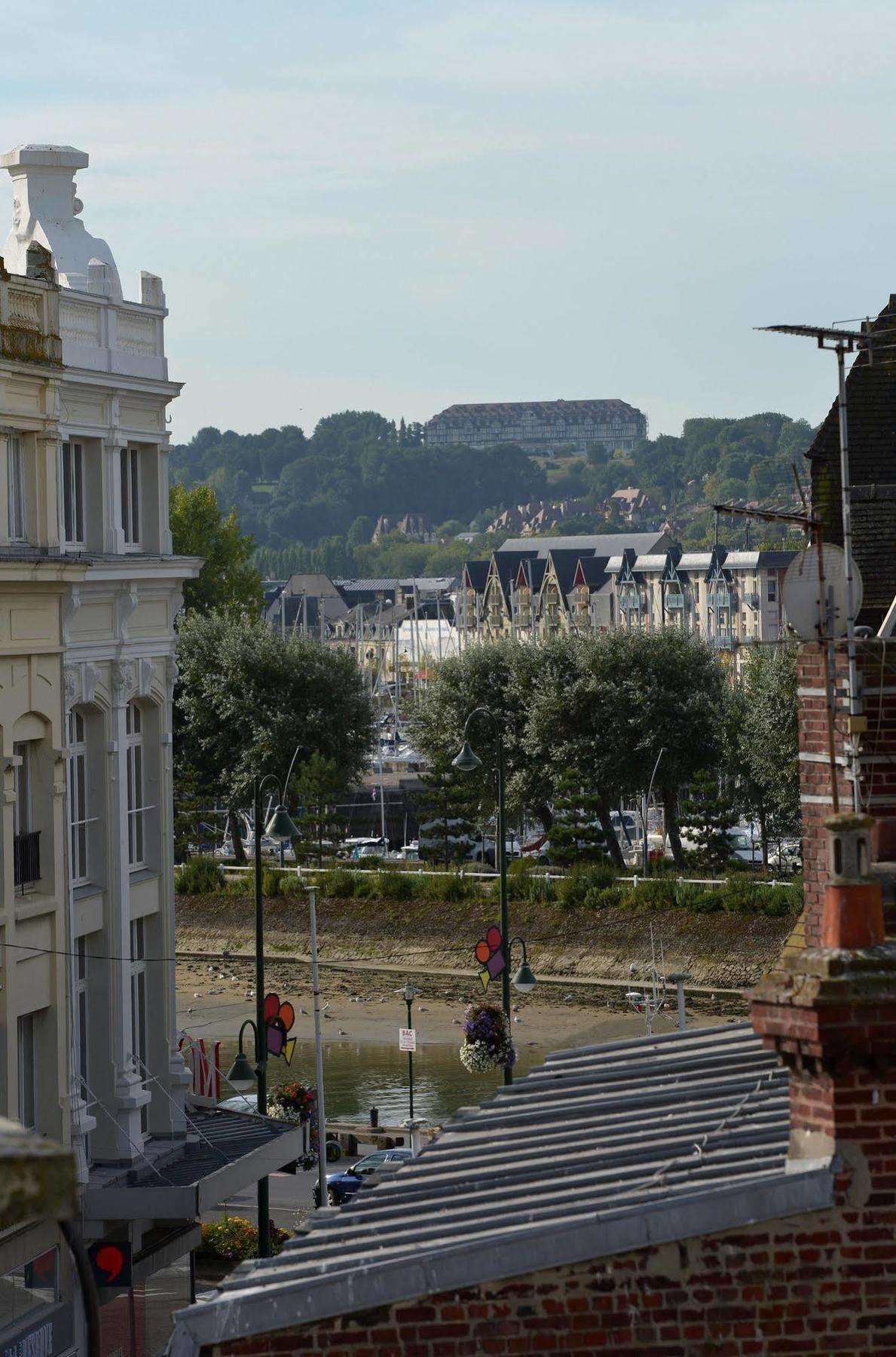Hotel Le Fer A Cheval Trouville-sur-Mer Bagian luar foto